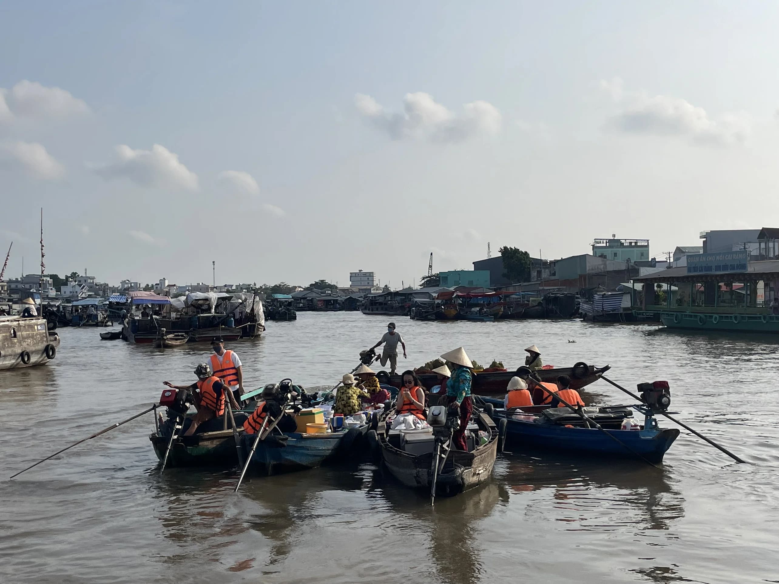 Tour chợ nổi Cái Răng: Lịch trình chi tiết, kinh nghiệm đi thực tế