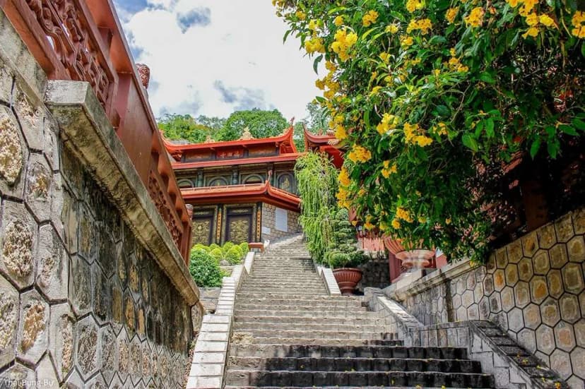 Bậc thang tại chùa Phước Điền