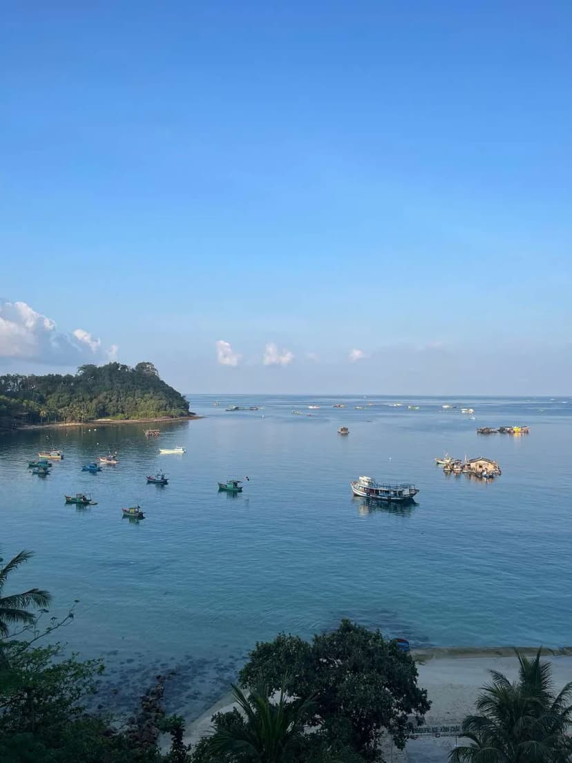 Cảnh biển thơ mộng