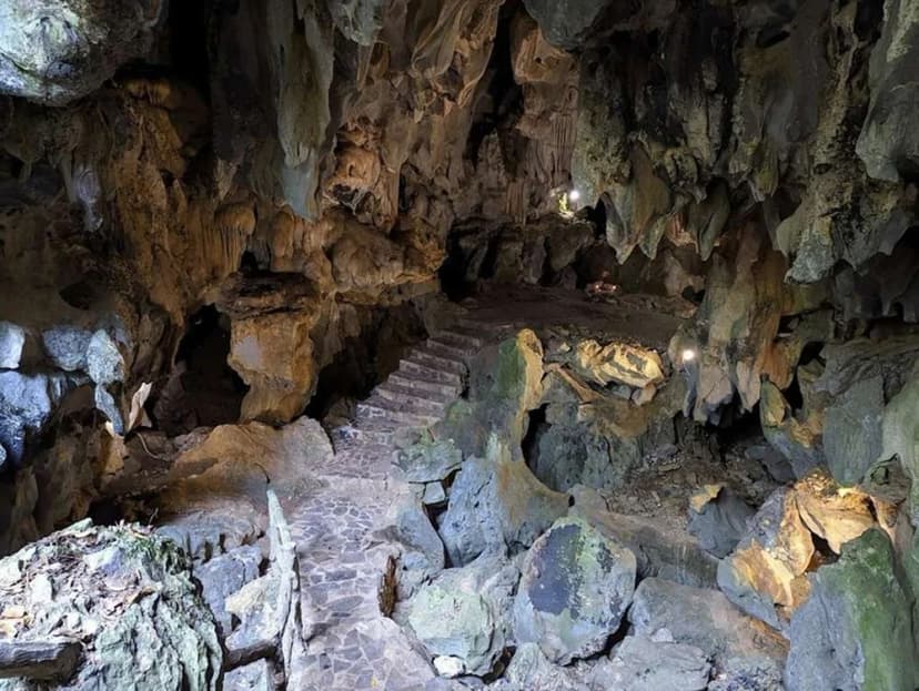 Bên trong Thạch động