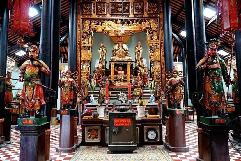Bàn thờ Chánh điện