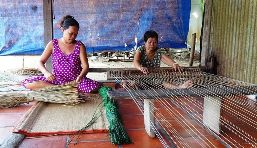 Làng nghề đan chiếu Định Yến