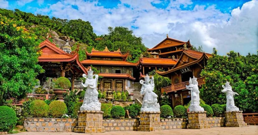 Tượng các vị hộ pháp