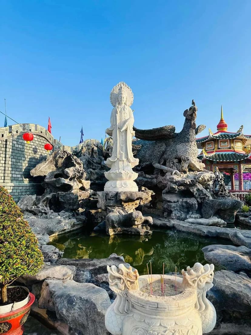 Tượng Quan Âm Bồ Tát