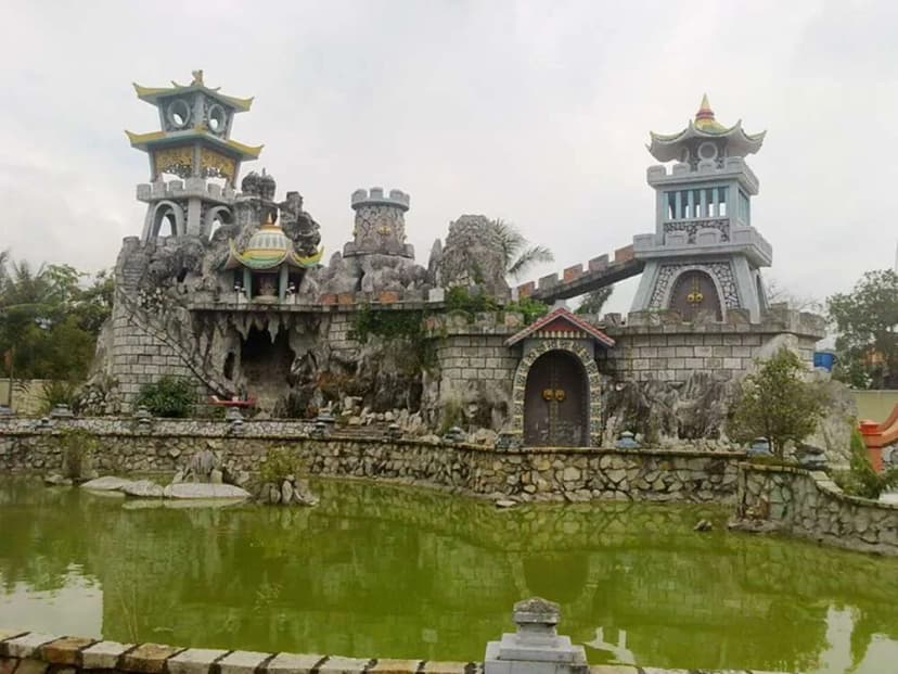 Khung cảnh bình yên tại chùa
