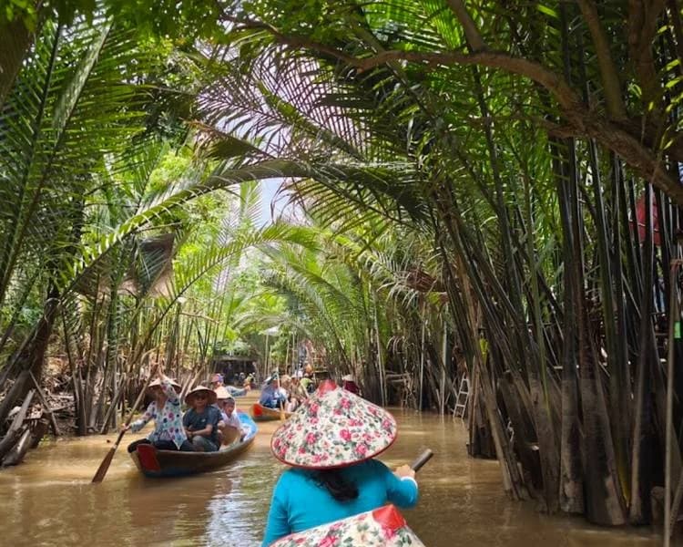 Khung cảnh đậm chất sống nước thì không thể thiếu cù lao Thới Sơn.