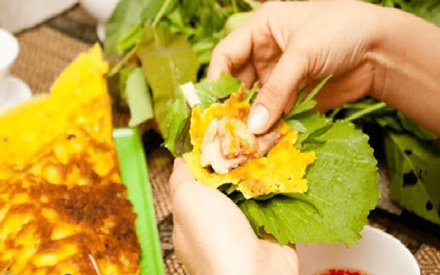 Cách cuốn bánh xèo
