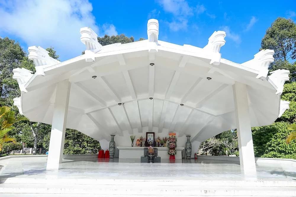 Khu di tích mộ cụ Nguyễn Sinh Sắc ở đâu? Khu di tích mộ cụ