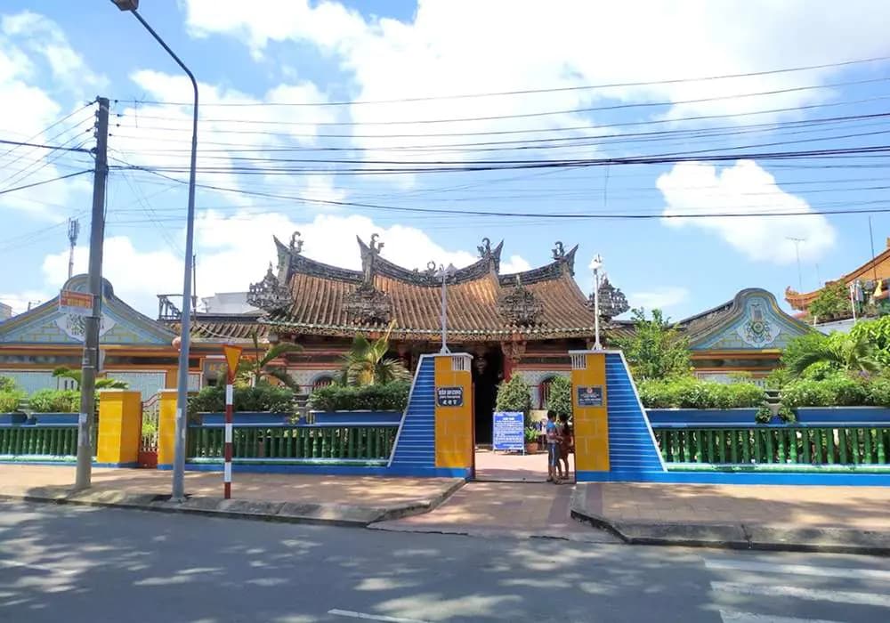 Ý nghĩa tâm linh và văn hóa của ngôi chùa: Chùa Kiến An Cung