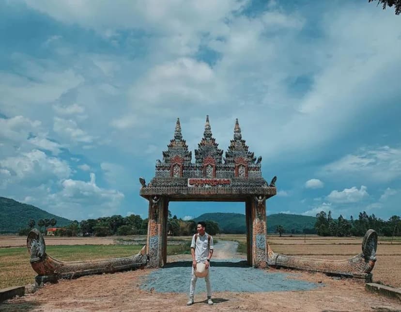 Kiến trúc cổng chùa Koh Kas tại Tri Tôn An Giang