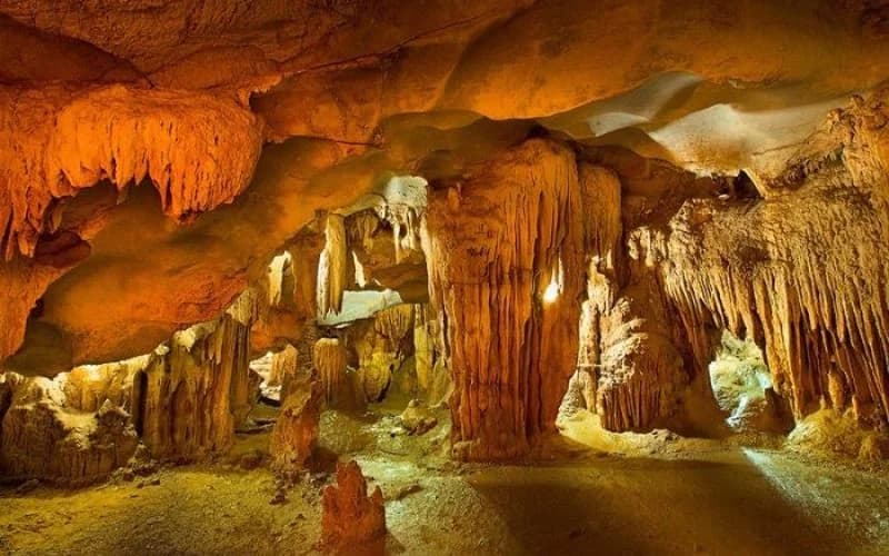 Hang Dơi Thạch Nhũ Huyền Bí