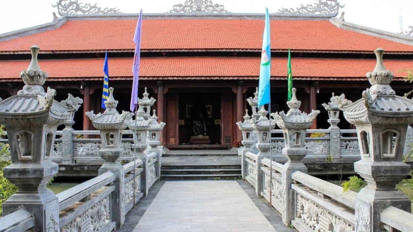 Tham quan, chiêm bái và tìm hiểu văn h