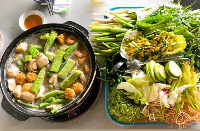 Lẩu bò mắm ruốc đậm đà lạ miệng và hấp dẫn