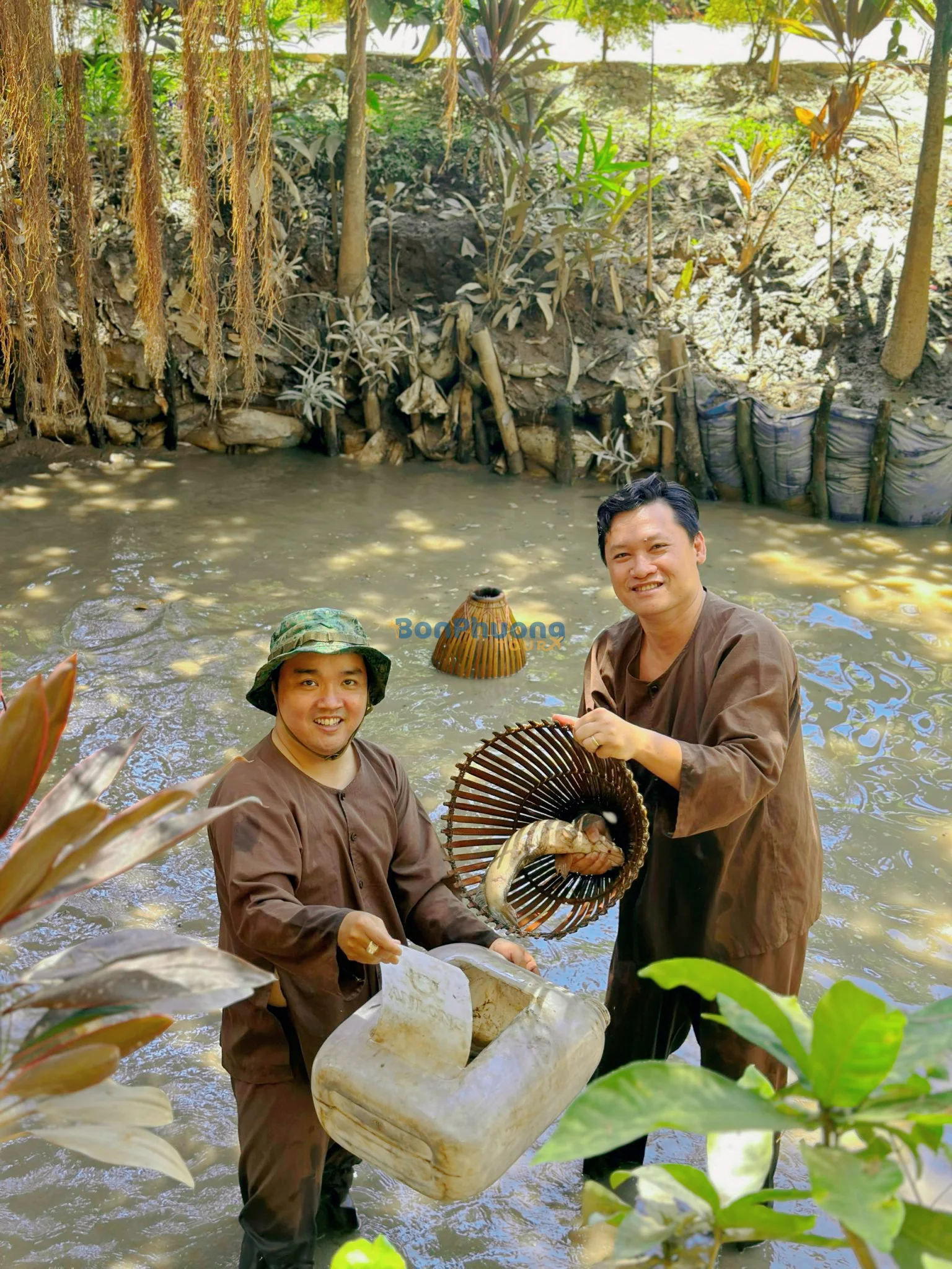 Tour 1 ngày Mỹ Tho - Bến Tre tát mương bắt cá