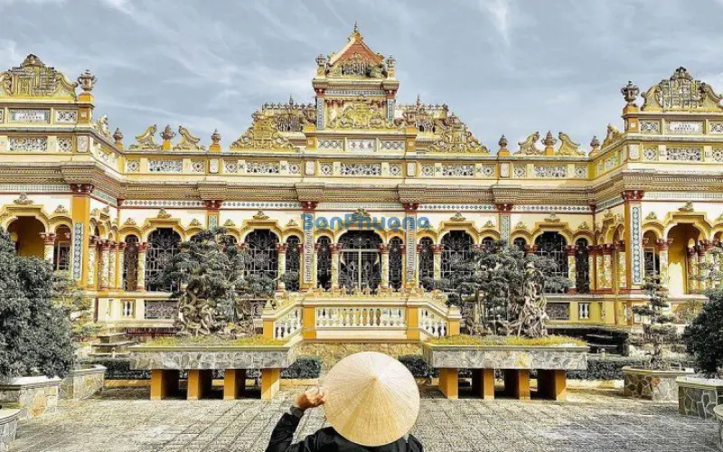 Chùa Vĩnh Tràng - Giao Thoa Kiến Trúc Đông Tây Ngay Tại Tiền Giang