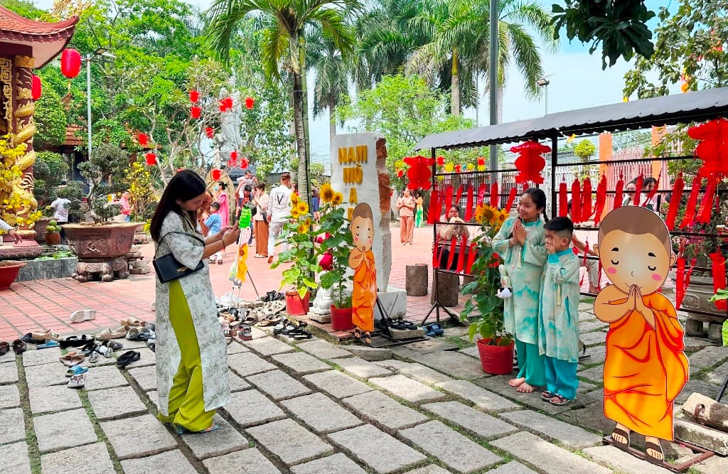 Đi lễ chùa đầu năm