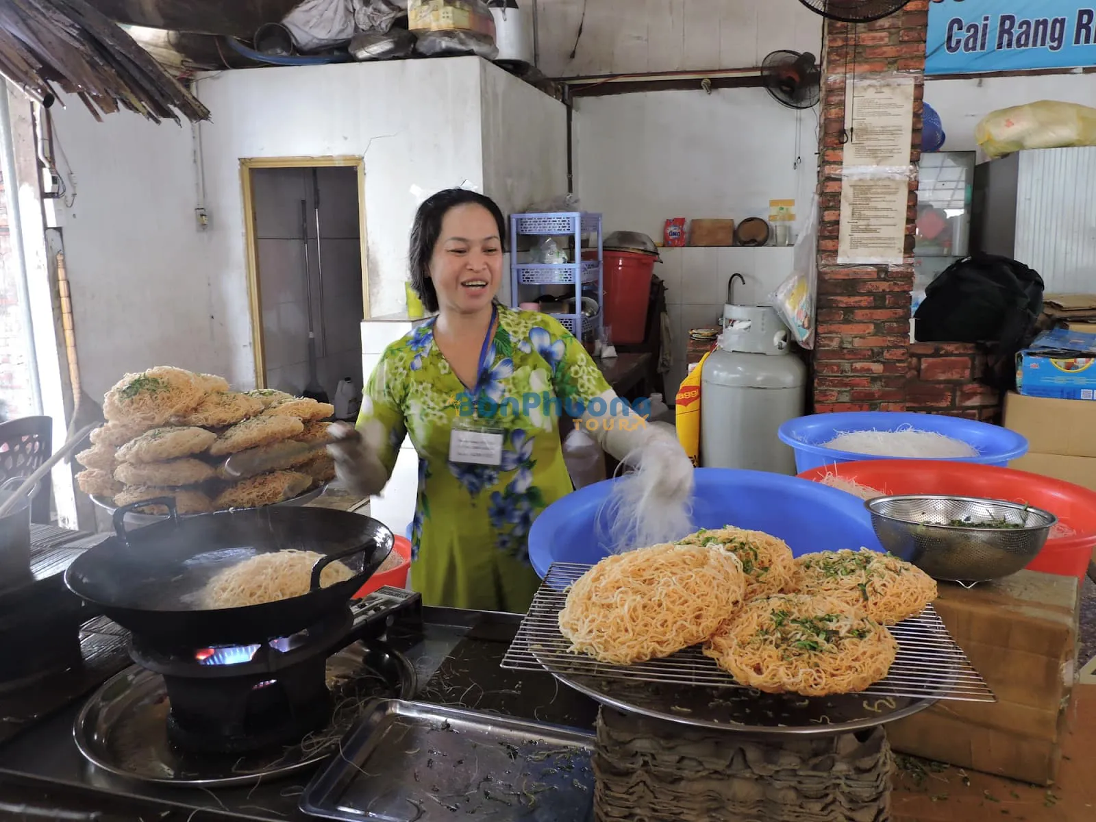 Lò hủ tiếu Quê Tôi