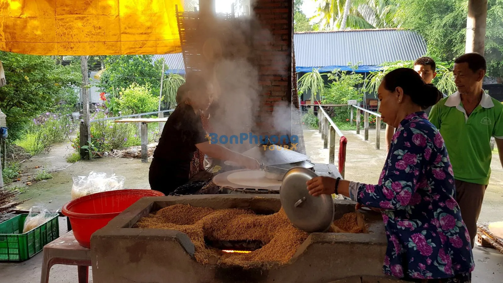 Thưởng thức các món ăn được làm từ hủ tiếu